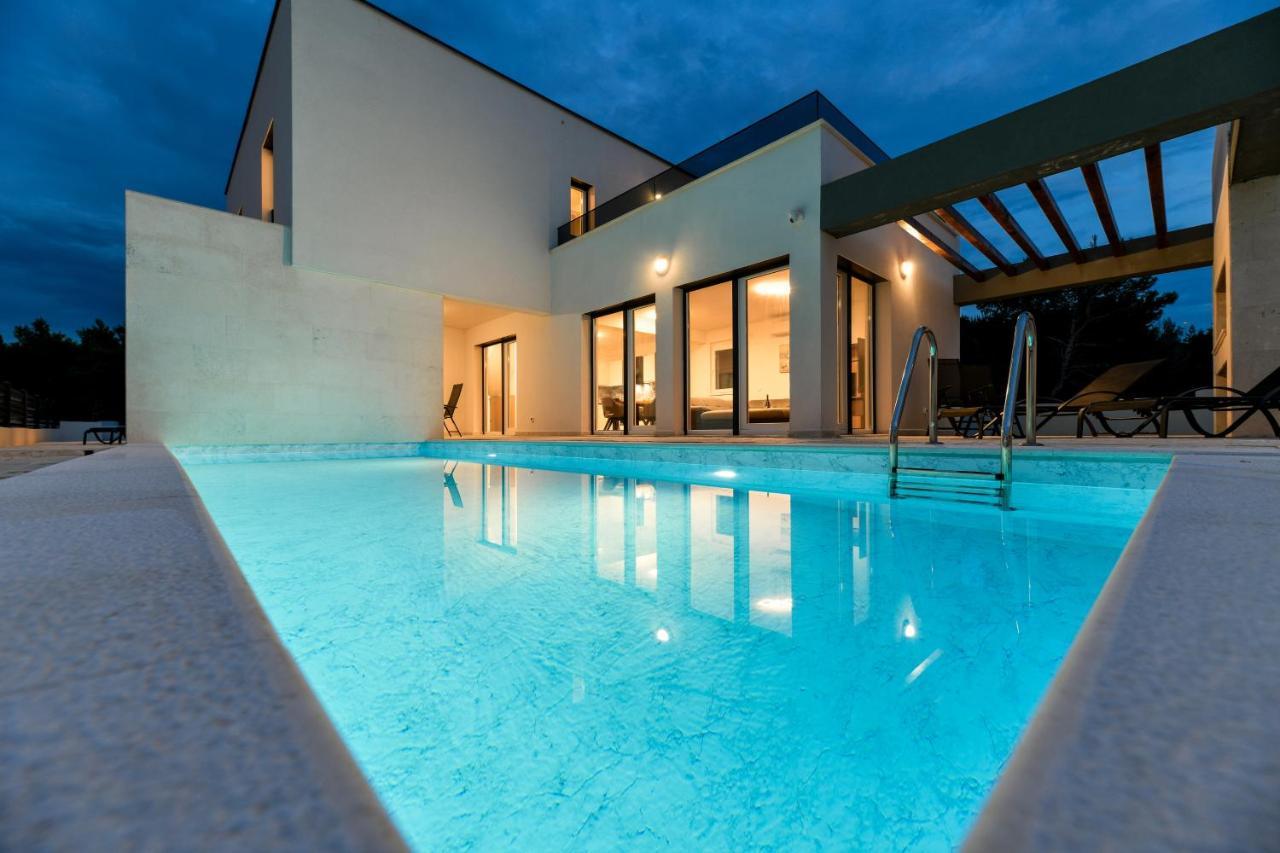 Villa Christian Luxusvilla Direkt Am Meer Rovanjska Exterior photo